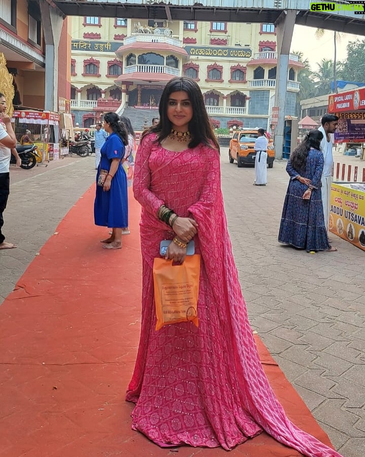 Sharanya - 116.4K Likes - Took blessings from Udupi Shri Krishna Mata along with my movie team..
@premnenapirali 🤍🤍
#nenapiraliprem #sharanyashetty #untitiledproject #manglore #udupi #shrikrishnamathaudupi #krishna #krishnatemple #shrikrishna #udupimata #movie #actress #sandalwoood #cinema #prem #temples #karnatakatemples #udupitemples #costal