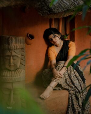 Sharanya Instagram - Raw and real 🎗️

#selflove #rawimage #unedited #sharanyashetty #nomakeup #village #actress #villagerole #nomakeup #tamil #vaakannamma