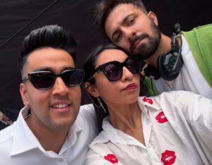 Shazia Samji Instagram - Happiest Workinn!!!!!😎
🌴🏝️🥥☀️❤️‍🔥
Thanks for the love you guys barsaoing on our song #besos 

#piyushshazia #jacqulinefernandez #shikhardhavan #shootlife