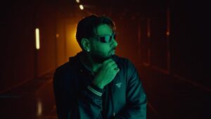 Shazia Samji Instagram - BADBOY turns GHALIB. 🥀❤️‍🔥 
#GaliyonKeGhalib OUT NOW @badboyshah @im.simona 

Director - Piyush Shazia 
Choreographer - Piyush Shazia 
Producer - @badboyshah 

Dop - @vikceeworldwide 
Asst Dop - @rahul_sabharwal_filmmaker 
Art Director - @karmaartfilmstudio 
Grade - @onkarsinghcolorist 

Edit Studio - @stitchmedia.in 
Editor - @rishabh_shetty_ 
Asst Editor - @hru.shii 
Motion Graphics - @humble_diksh 

Asst Choreographers - @niyati_raval95 @nandika_diwedi  @pravinshindeofficial @paras_omta001 

Vfx - @eastapefilms 
Vfx Supervisor - @vfxnavi 
3D Assist:- Debjyoti Das 
Prep & Roto:- Divyanshu Chauhan & Kite FX 
Comp:- @its_veerinder_singh 
VFX Artist:-Rushikesh Dalve, Vinod Suradkar, Sagar Matole

Dancers - @beingarunofficial @mr_melvin69 @sumit_kings_united @jayeshpalande8 @ankit_swarnakar @vikash_yadav.v @parikshitrao @prabhuparekh 

Production - @productionrsfilms
Female Artist Costume - @_jimmyzdesigner_ 
Dancers Costume - @_jimmyzdesigner_ 
Director Spot - @im_aashiq_pinjari