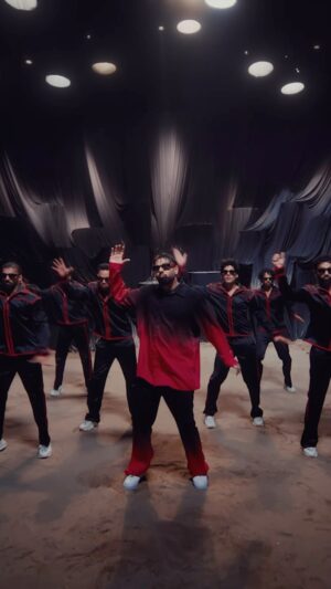 Shazia Samji Instagram - Galiyon Ke Ghalib MV is Out Now…… @badboyshah @im.simona 
@vikceeworldwide @rahul_sabharwal_filmmaker @niyati_raval95 @nandika_diwedi @pravinshindeofficial @paras_omta001 @vfxnavi @its_veerinder_singh @rishabh_shetty_ @stitchmedia.in @onkarsinghcolorist @humble_diksh @arun.chelani @_jimmyzdesigner_