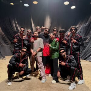 Shazia Samji Instagram - BANAYA HUMNE GALIB!😎🤌🏻🤙🏻💯❤️‍🔥
Aur Vo Bhi Pure Dil Se! @badboyshah 
Had given his all to this one! And we are so happy & proud seeing people love the video & the vision we had & ofcourse the Maska 🧈 dance that has been achieved by the man! 

Thanks to the whole team for killing it the way we wanted them to 🔪💯
@sajid_samji 
@im.simona 
@vikceeworldwide @rishabh_shetty_ @vfxnavi @its_veerinder_singh @onkarsinghcolorist 

To the boys dancing in their best game! @bollywood_k_beast 

To Team PS 🔥All the way  @niyati_raval95 @nandika_diwedi @pravinshindeofficial @paras_omta001