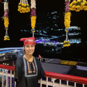 Sheetal Devi Instagram - Navratri reminds us that no matter how much evil may rise, it is always defeated by the strength of truth and righteousness. It’s a reminder to keep faith, stay true to yourself, and never lose sight of the power of goodness. 

May Mata Rani's blessings grace you always. Remember, Mata Rani embodies the ultimate truth. ♥️ 
Jai Mata Di! 
शुभ नवरात्रि ! #chaitranavratri