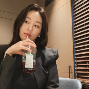 Shin A-young Instagram - Love is in the air air air 🌬