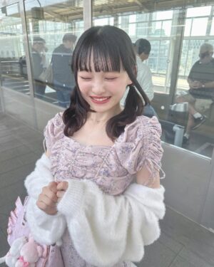 Shinzawa Nao Instagram - 今日の私服だよ！🍑

#彼女の私服がかわいい