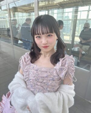 Shinzawa Nao Instagram - 今日の私服だよ！🍑

#彼女の私服がかわいい