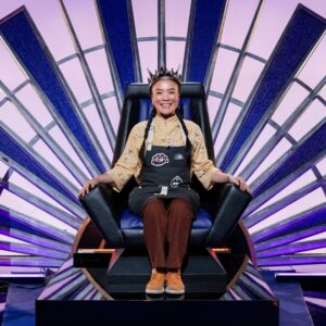 Shirley Chung Instagram - And the crown 👑 goes to …. 😆✌️ I won! I became the first Queen of the House of Knives @foodnetwork 🔥🔪This is the beginning of a series of battles that I fought hard and won 💪 This is my favorite competition so far, not only I got to compete with a group of amazing formidable chefs, but also got to cook my own style of food without restrictions. And…. For those of you know me, you know I LOVE this type of a little over top,fun, silly setting! ❤️ We shot this in the summer of 2023, riding on my winning fighting spirit, I beat the Triple Threat Titans, and most recently I beat stage 4 tongue cancer. I Have Arrived 🔥🔥🔥 #chefshirleychung #dumplingmafiaqueen #houseofknives #foodnetwork #cancerwarrior