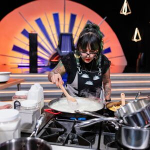 Shirley Chung Instagram - The final 4 for House of Knives finale tomorrow on @foodnetwork at 9PM! 🔥🔪Don’t miss the epic battles for the first ever Crown 👑! Who are you betting on to be the true ruler of this #houseofknives ?! @discoveryplus @streamonmax #chefshirleychung #dumplingmafiaqueen #foodnetwork