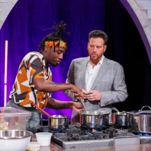 Shirley Chung Instagram - I am back to cooking with the contenders on House of Knives this week🔥🔪, but I got on that throne and earned myself a ruler’s pin, so now I am finally qualified to compete in the finale 💪✌️👑 as long as I don’t get banish……. Strategy time 🤔  New episode tomorrow 9pm on @foodnetwork  #chefshirleychung #dumplingmafiaqueen #houseofknives #foodnetwork @discoveryplus #stream @streamonmax