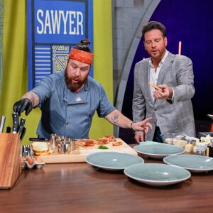 Shirley Chung Instagram - I am back to cooking with the contenders on House of Knives this week🔥🔪, but I got on that throne and earned myself a ruler’s pin, so now I am finally qualified to compete in the finale 💪✌️👑 as long as I don’t get banish……. Strategy time 🤔  New episode tomorrow 9pm on @foodnetwork  #chefshirleychung #dumplingmafiaqueen #houseofknives #foodnetwork @discoveryplus #stream @streamonmax