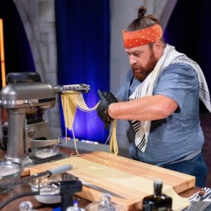 Shirley Chung Instagram - Did you watch the last episode of House of Knives? 🔥👑🔪Like my strategy play?  I was the first winning contender that took on the sitting ruler, battled against @chefanneburrell and….. I won😆✌️ This week we have a new chef coming into the house and I have to defend my throne 💪 Don’t miss new episode this Tuesday 9pm on @foodnetwork !! #houseofknives #chefshirleychung #dumplingmafiaqueen #newrulerofthehouse @streamonmax @discoveryplus