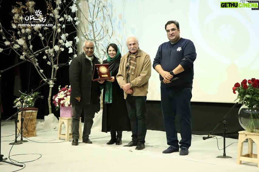 Shohre Soltani - 3 Likes - .
من چه خوشبختم ک در جمعی چنین و از دست کسانی چون شما مدال سال را دریافت میکنم 🙂🕊️🌱💚🙏
#کانون_زمستان#مدال_سال#مدال #شعر#ترانه#موسیقی#تئاتر#سینما#هنر
#ایرج_راد #اصغر_همت #مهدی_بغمایی#ایرج_مهدیان#گوهر_خیراندیش #خوشبختی_یعنی#چهار_دهه _فعالیت_هنری #چهار_دهه#یک_عمر_فعالیت_هنری