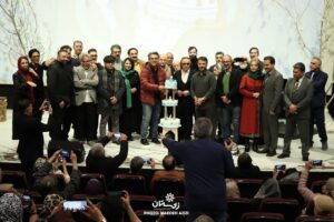 Shohre Soltani Instagram - .
من چه خوشبختم ک در جمعی چنین و از دست کسانی چون شما مدال سال را دریافت میکنم 🙂🕊️🌱💚🙏
#کانون_زمستان#مدال_سال#مدال #شعر#ترانه#موسیقی#تئاتر#سینما#هنر 
#ایرج_راد #اصغر_همت #مهدی_بغمایی#ایرج_مهدیان#گوهر_خیراندیش #خوشبختی_یعنی#چهار_دهه _فعالیت_هنری #چهار_دهه#یک_عمر_فعالیت_هنری