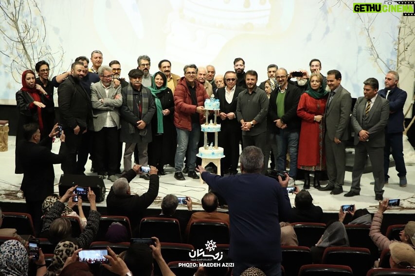 Shohre Soltani - 3 Likes - .
من چه خوشبختم ک در جمعی چنین و از دست کسانی چون شما مدال سال را دریافت میکنم 🙂🕊️🌱💚🙏
#کانون_زمستان#مدال_سال#مدال #شعر#ترانه#موسیقی#تئاتر#سینما#هنر
#ایرج_راد #اصغر_همت #مهدی_بغمایی#ایرج_مهدیان#گوهر_خیراندیش #خوشبختی_یعنی#چهار_دهه _فعالیت_هنری #چهار_دهه#یک_عمر_فعالیت_هنری