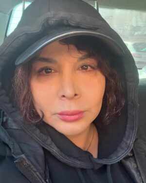Shohre Soltani Instagram - .
امروز کارهای زیادی دارم؛ باید حافظه ام را سلاخی کنم، روح ام را منجمد کنم، و سپس بیاموزم که دوباره زندگی کنم.
#آنا_آخماتووا 
#شهره_سلطانی#زندگی_سالم#زندگی_پس_از_زندگی #عشق_به_زندگی