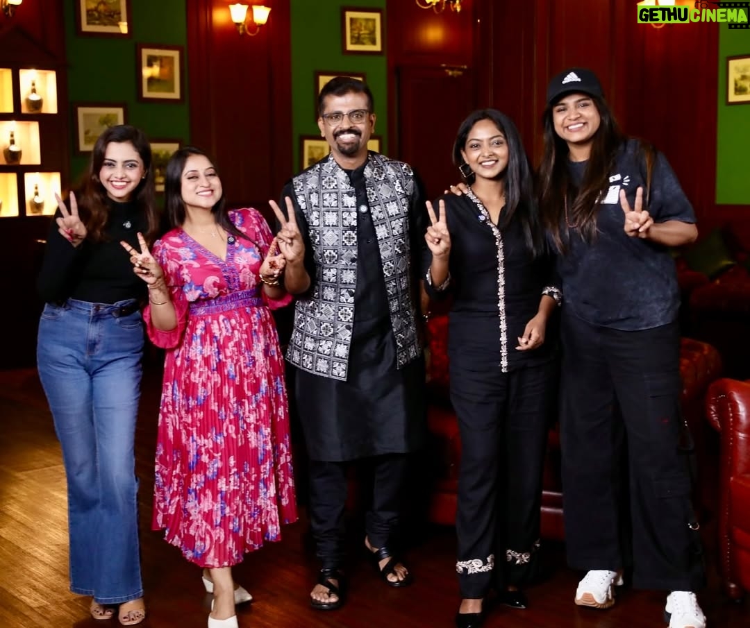 Shruthi Ramesh - 6.8K Likes - āGang Starsā ą²Øą²²ą³ą²²ą²æ ą²øą³ą²°ą²æą²Æą²²ą³ ą²øą³ą²ą²¾ą²°ą³ą²øą³. Watch Full Episode on āNewsO NewsUā YouTube Channel š„° (LINK IN MY BIO)
#anchorharishnagaraju #newsonewsu #harishnagaraju #gangstars #celebrity #show #starshow #sukruthanag #shruthiramesh #vijayalakshmi #priyashatamarshan #kannadafilm #tvcelebrity #serialstars #actress #actresslife