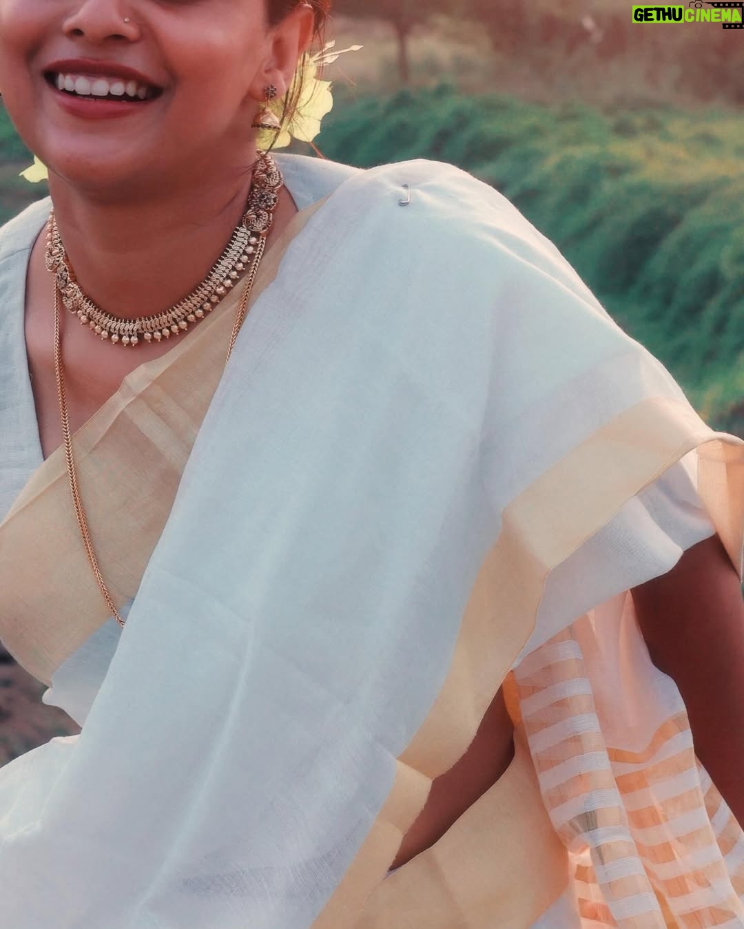 Shruthy Sathyan - 2.7K Likes - വിഷു ആശംസകൾ 🌼
I always want to recreate some retro looks , 90’s saree look from the movie butterflies (1993)
#vishu2025 #vishu #saree #retrovishulook