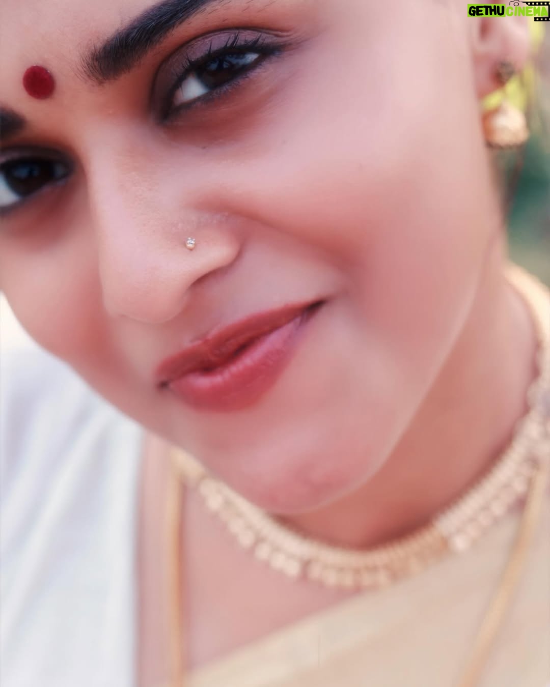Shruthy Sathyan - 2.7K Likes - വിഷു ആശംസകൾ 🌼
I always want to recreate some retro looks , 90’s saree look from the movie butterflies (1993)
#vishu2025 #vishu #saree #retrovishulook