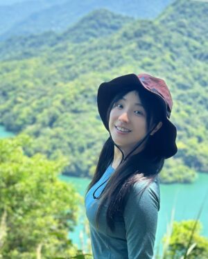 Shu-Han Liang Instagram - 小猴子翻山越嶺再 1
新溪州山～感謝柏妤小姊姊領路～絕美放鬆地點被發現嘍～實在是CP值太高的一座
我一定要繼續堅持下去👊🏻

一個渴望成長的靈魂。