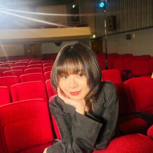 Shuri Instagram - 遅くなりましたが
nano universe さんの、撮影
とても楽しかったです🙇‍♀️
オフショットです...🙇‍♀️

ぜひ観ていただけたら嬉しいです‼︎
