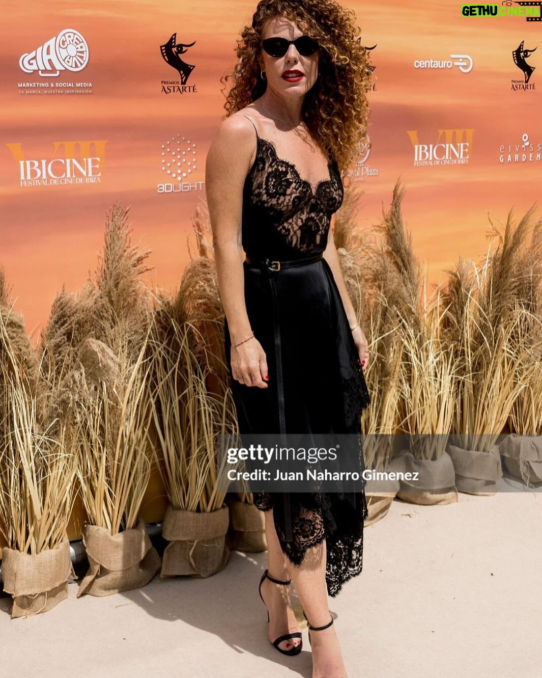 Silvia Marty - 4.2K Likes - Ibiza mágica
Gracias @festivalcineibiza por estos días en la Isla llenos de 🎬 y❤️
@helher.escribano por hacerlo posible y invitarme a dar esta sorpresa a mi amiga @kiramiro 🤍
@michaelkors por este maravilloso vestido ❤️
@imam_comunicacion @moss__clinic @latorreibiza