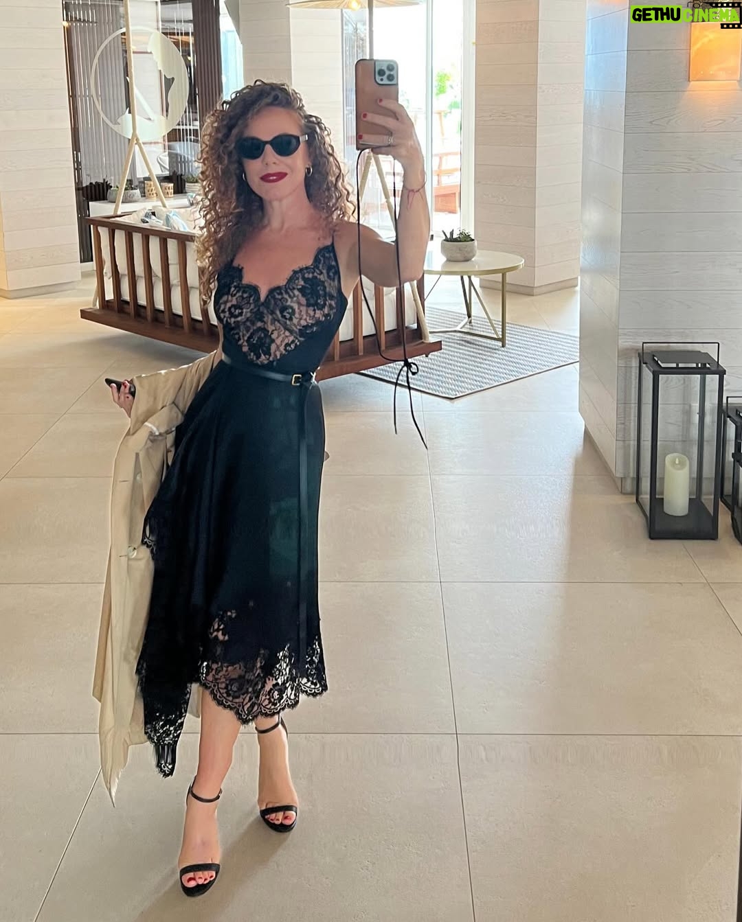 Silvia Marty - 4.2K Likes - Ibiza mágica
Gracias @festivalcineibiza por estos días en la Isla llenos de 🎬 y❤️
@helher.escribano por hacerlo posible y invitarme a dar esta sorpresa a mi amiga @kiramiro 🤍
@michaelkors por este maravilloso vestido ❤️
@imam_comunicacion @moss__clinic @latorreibiza
