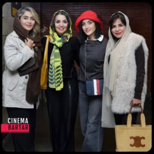Sima Tirandaz Instagram - نمایش جیمی جامپ کارگردان سیما تیرانداز عزیز ، بازیگر خاطره اسدی 
مهمانان نمایش : الهام پاوه‌نژاد و عارفه معماریان 

عکس:
@soroushmn_

@sima_tirandaz_official @khatereh_asadi @elhampavehnejad @arefememarian 
#عارفه_معماریان #الهام_پاوه_نژاد #سیماتیرانداز #سیما_تیرانداز #خاطره_اسدی