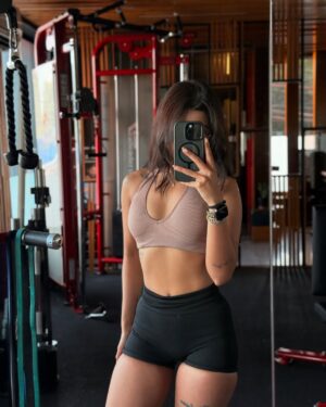 Simi das Instagram - Back trained well