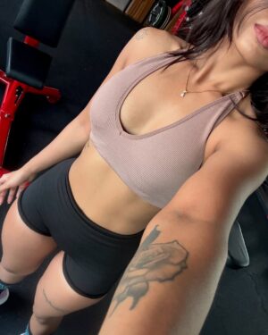 Simi das Instagram - Back trained well