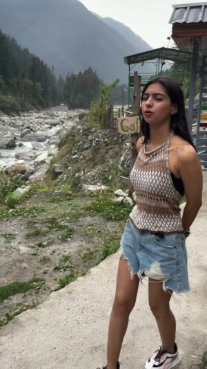 Simran Sahdev Instagram - Garmi se pareshan hokar hum toh chale aaye waadiyo mein 🥰
.
.
.
.
.
#hillstation #garmi #heatwaves #temperature #mountains #himachal #reels #reelsinstagram #explorepage #reelitfeelit #trending #foryou