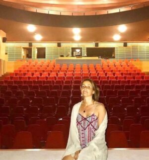 Sofia Grillo Instagram - .
Feliz dia mundial do Teatro 🎭 
.
.
#diamundialdoteatro