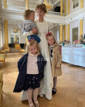 Sofya Ernst Instagram - Спасибо мамочке с папочкой, что меня родили.