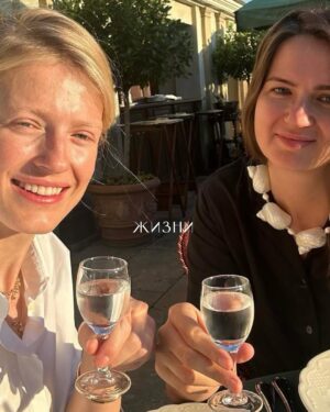 Sofya Ernst Instagram - Спасибо мамочке с папочкой, что меня родили.
