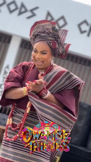 Sola Sobowale Instagram - Oh women! The power that you hold at every owanbe event. What’s a party without our beautiful mothers who handle souvenirs, food and every other thing?😄
.
OWAMBE THIEVES is still showing in all cinemas nationwide. Kindly go check it out with your loved ones if you are yet to see it❤️ 
#owambethieves #yourbigdayourpayday