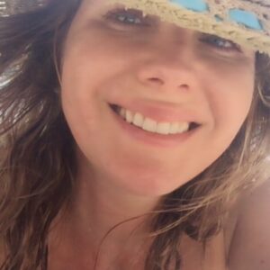 Sonya Smith Instagram - Feliz jueves a todos!!!!. Paso por aquí a darles las gracias por todos los mensajes tan hermosos que me enviaron el día de ayer durante el día de mi cumpleaños. Gracias por todo ese cariño y ese amor que me expresan. Les mando un abrazo enorme y les dejo una Fotitos de mi celebración ayer que fue muy tranquila.💜🤗💐🎂🎉🍬🌸#mybirthday #birthdaygirl #micumpleaños #cumpleañera #gratitud #gratitude