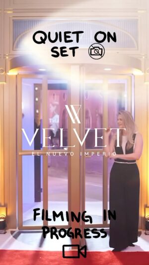 Sonya Smith Instagram - Hola a todos! Feliz noche!!!! súper emocionada de compartirles un poquito de mi primer día de grabación.🤗🤗🤗 gracias a todos por el apoyo y cariño !!! #velvetelnuevoimperio @telemundoseries #gratitud #gratitude #amolaactuacion #iloveacting🎭 #series #tvseries
