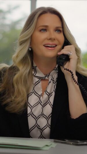 Sonya Smith Instagram - Hola a todos como están? feliz viernes!!!😎 Estoy muy emocionada porque por fin voy a poder compartir con ustedes el vídeo clip que hoy se estrena nivel mundial de la bella canción MI BENDICIÓN, compuesta e interpretada por mi amigo @pachylopez_oficial. Aquí les dejo el link para que vayan, lo disfruten y se suscriban. Los quiero!!!!https://www.youtube.com/@PachyLopezOficial @plusmediamusic @pachylopez_oficial @peopleenespanol @lafarandula_venezuelatv) y agregar los que usualmente usas si deseas#musicalatina #gratitude #cantautor #gratitud #acting #actinglife #actuacionfrenteacamara #actuacion #actuandoando #musica #arte 😎⭐️😎⭐️😎⭐️