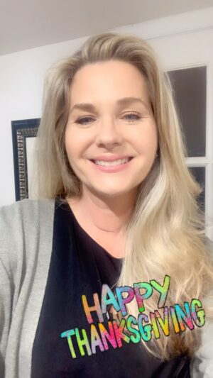Sonya Smith Instagram - Hola a todos!!! Feliz día de Acción de Gracias!!! Aunque no se celebra este día en todos los países, quiero agradecerles tanto cariño y apoyo!!! GRACIAS!!! Los quiero ! #happythanksgivng #diadeacciondegracias  #gratitude #gratitud #family  #familia 🤗🤗🤗🤗