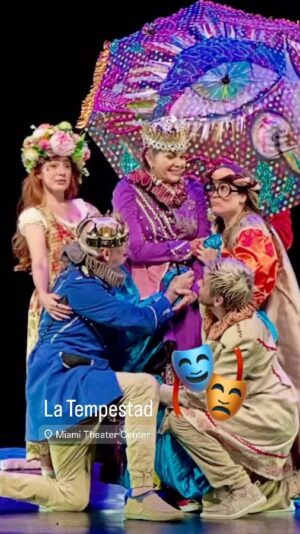 Sonya Smith Instagram - En tiempos donde la IA es la protagonista de casi todas las historias, resulta hermoso y esperanzador ver un Teatro repleto de niños, disfrutando de la conexión humana, atentos, curiosos, alegres, involucrados. 

¡Que los creadores sigan apostándole a este mágico espectáculo 🎭 @sonbuenasnoticias.art . !

Aplaudo la encantadora adaptación de #latempestad de #willianshakespeare una puesta en escena de @hand2hand.team 
En el Miami Theater Center.

#testroinfantilmiami 
#actoresvenezolanosenmiami