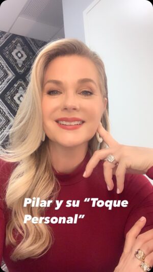 Sonya Smith Instagram - Feliz viernes a todos!!! Aquí les comparto un poquito de mi personaje, Pilar y su toque personal. Ya muy pronto la conocerán por @telemundo @telemundoseries no se la pueden perder!!! #gratitude #gratitud #actorslife #amolaactuación #velvetelnuevoimperio #telemundoseries #telemundo ⭐️⭐️⭐️⭐️