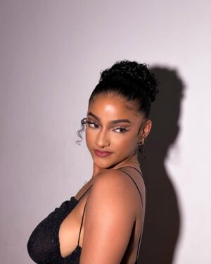 Sophie Alakija Instagram - Team natural hair 🤭