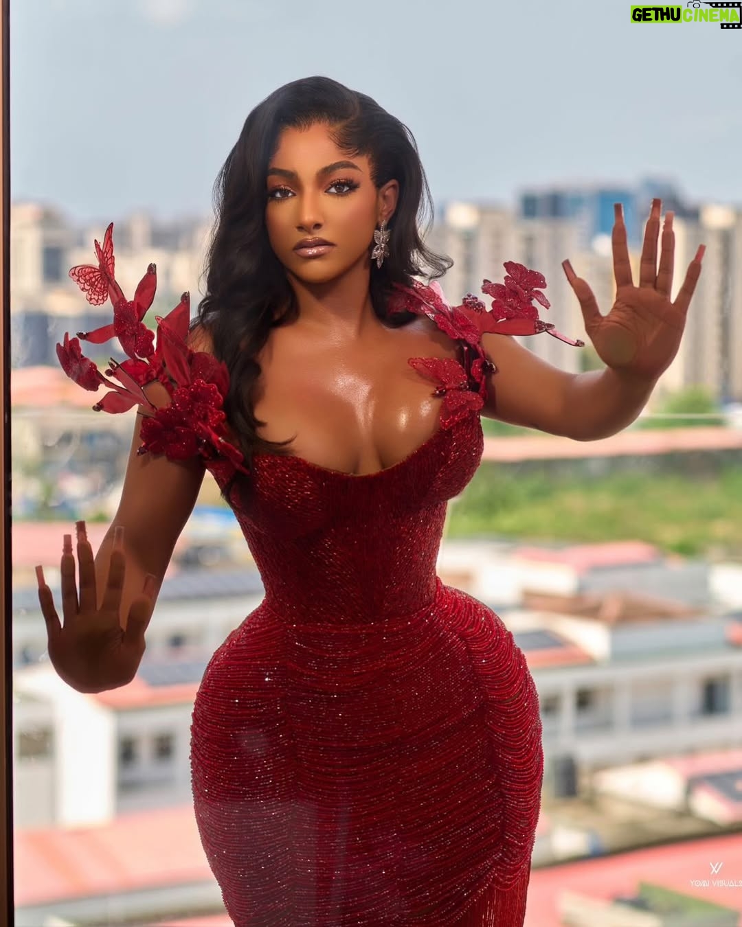 Sophie Alakija - 78.1K Likes - Art of God 🎨 

Dress @burgundyatelier_ng 
📸 @yomi.visuals 
💄 @revysbeauty
Hair @styledbyessa
Skin @hawaiinigeria