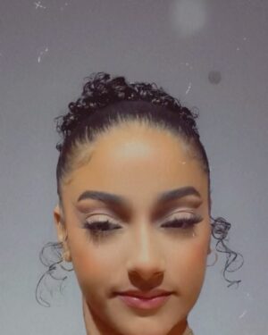 Sophie Alakija Instagram - Team natural hair 🤭