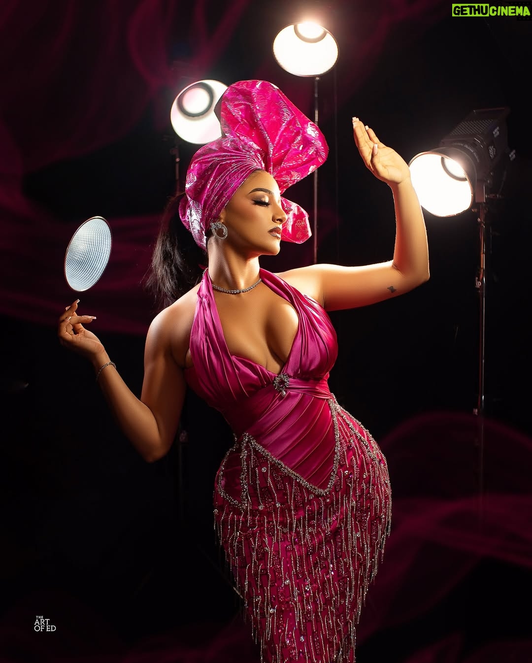 Sophie Alakija - 124.2K Likes - A guest to remember 💕

📸@artof.ed
👗 @style.Munachi
💄@zaraleinadsignature
Gele @turbansbythetwins_

Skin @hawaiinigeria 🧼