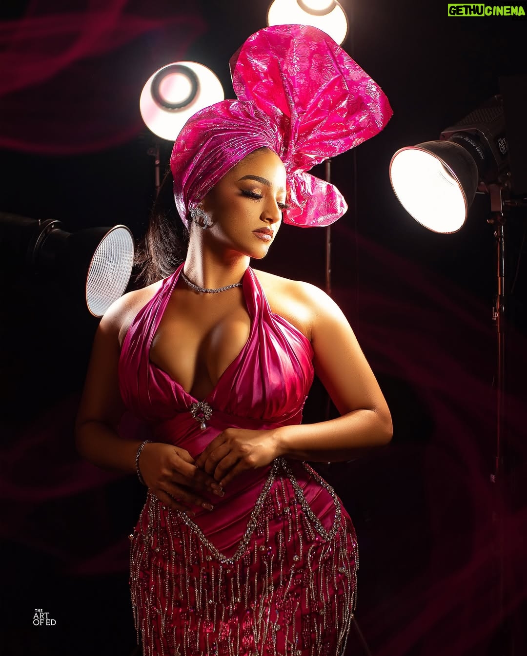 Sophie Alakija - 124.2K Likes - A guest to remember 💕

📸@artof.ed
👗 @style.Munachi
💄@zaraleinadsignature
Gele @turbansbythetwins_

Skin @hawaiinigeria 🧼