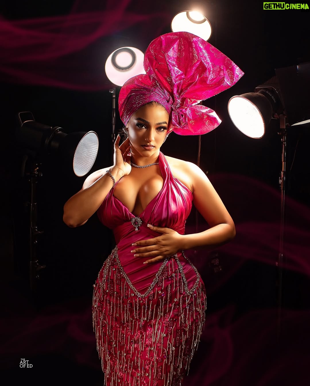 Sophie Alakija - 124.2K Likes - A guest to remember 💕

📸@artof.ed
👗 @style.Munachi
💄@zaraleinadsignature
Gele @turbansbythetwins_

Skin @hawaiinigeria 🧼