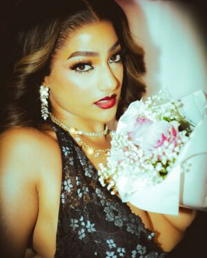 Sophie Alakija Instagram - It’s my BIRTHDAY!🎉 grateful for another year. Glory be to God Almighty 💕

📸 @miyagi.san_ 
💄 @perfectmuaa 
Hair @cassie_hair installed by @laidby_michael 
Creative director @vinnpius_