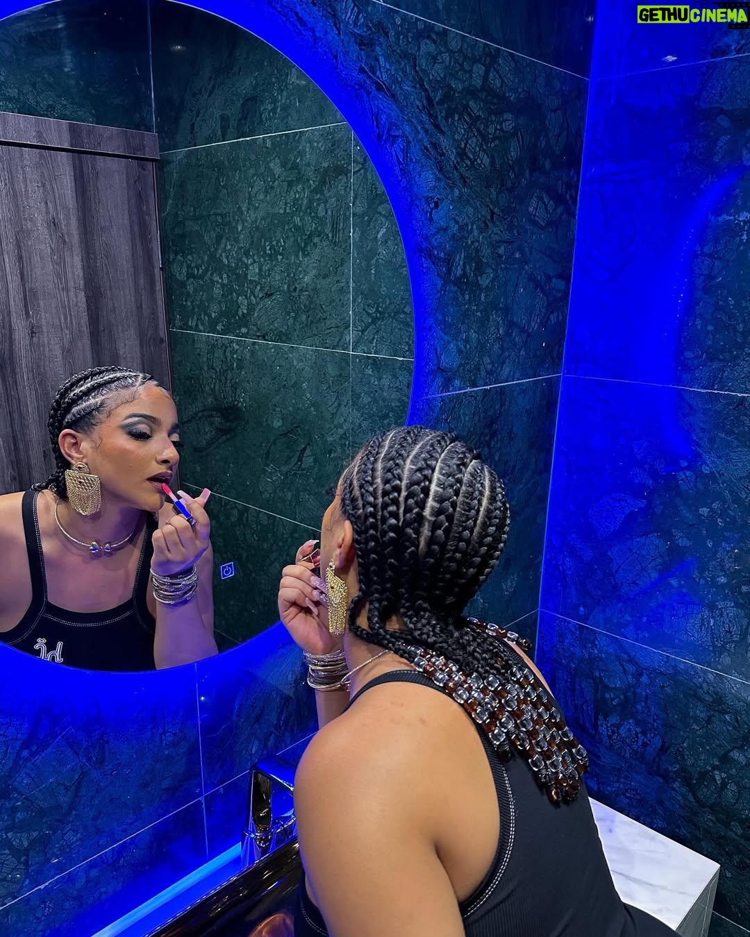 Sophie Alakija - 114.4K Likes - Missed me??🤭

Skin: @hawaiinigeria 

💎: @handhmpire