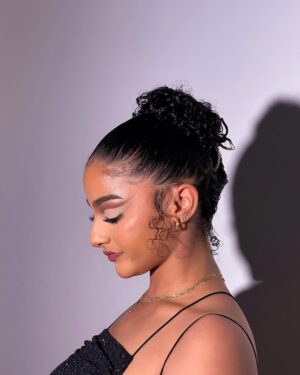 Sophie Alakija Instagram - Team natural hair 🤭