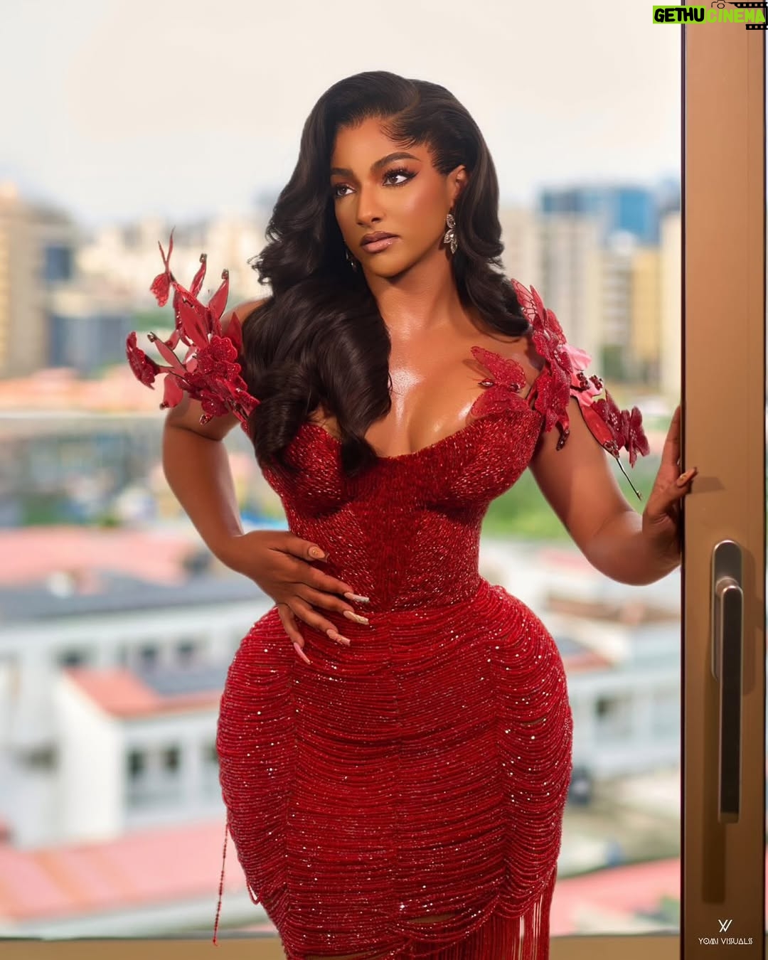Sophie Alakija - 78.1K Likes - Art of God 🎨 

Dress @burgundyatelier_ng 
📸 @yomi.visuals 
💄 @revysbeauty
Hair @styledbyessa
Skin @hawaiinigeria